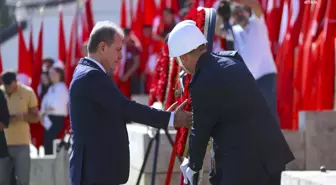 Mersin Büyükşehir Belediye Başkanı Vahap Seçer, Cumhuriyet'in 100. yıldönümü kutlama programına katıldı