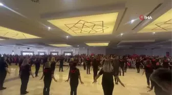 100 öğretmen Cumhuriyet'in 100. yılında Sarı Zeybek oynadı