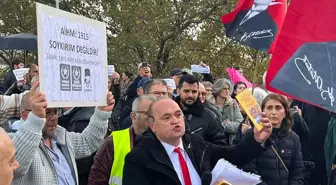 Türkler Köln'de Ermeni Anıtının Kaldırılmasını Protesto Etti