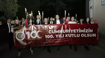 Ankara Üniversitesi Cumhuriyet'in 100. Yılını Fener Alayıyla Kutladı