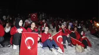 Mete Gazoz, Yanartaş Milli Parkı'nda ateşle ok yakıp atış yaptı