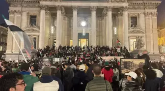 Kassam Tugayları, elindeki esirleri bırakma karşılığında İsrail'in de hapishanelerdeki tüm Filistinli mahkumları serbest bırakmasını önerdi.