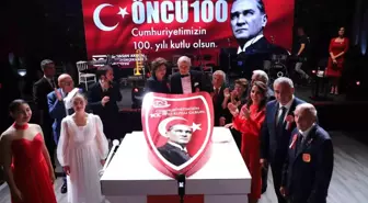 Büyükçekmece Belediyesi tarafından Cumhuriyet Balosu düzenlendi