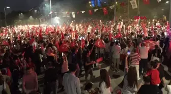 Antalya'da Cumhuriyet'in 100. Yılı Fener Alayıyla Kutlandı