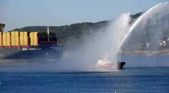 Cumhuriyet'in 100. yılı anısına 'Türkiye' isimli gemi Çanakkale Boğazı'ndan geçti