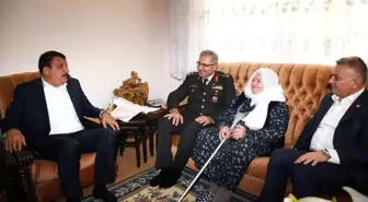 Malatya Büyükşehir Belediye Başkanı 100 yaşını dolduran yaşlıları ziyaret etti