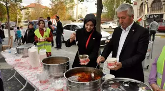 İhsangazi'de Cumhuriyet'in 100. yılı kutlamalarında coğrafi işaretli ekşili pilav ikramı yapıldı