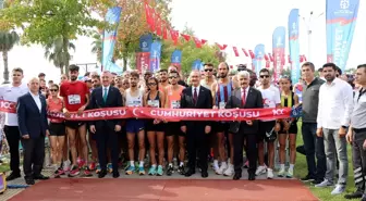 Kocaeli Büyükşehir Belediyesi 10. Uluslararası Cumhuriyet Koşusu ve Çocuk Maratonu düzenledi