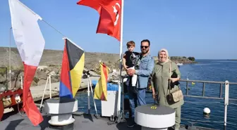 Trabzon'da Cumhuriyetin 100. yılı kutlamaları kapsamında Sahil Güvenlik Botu ziyarete açıldı