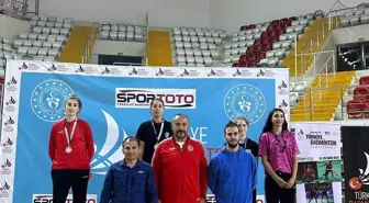 Bursa Büyükşehir Belediyespor, Büyükler Badminton Türkiye Şampiyonası'nda zirveye çıktı