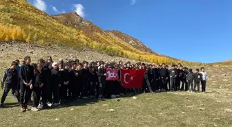 Bitlis'teki öğrenciler Nemrut Dağı'nda Gençlik Marşı'nı seslendirdi