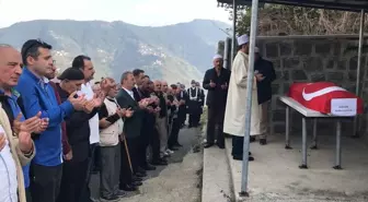 Trabzon'da vefat eden emekli uzman çavuş, son yolculuğuna uğurlandı