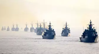 Türk donanmasının 100 gemili resmigeçidi Yunan basınında: Erdoğan'ın emriyle güç gösterisi yaptılar