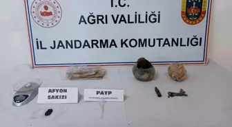 Ağrı'da Tarihi Eser Operasyonu: İnsan Başlı Figür ve Afyon Sakızı Ele Geçirildi