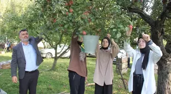 Amasya'da bir lisede öğrencilere hayırsever desteğiyle sağlanan meyve ve sebze ikram ediliyor