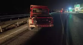 Aydın'ın Çine ilçesinde kamyonetin refüje çarpması sonucu 2 kişi yaralandı