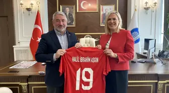 Türkiye Futbol Federasyonu Yöneticileri Çorum Belediye Başkanı'nı Ziyaret Etti