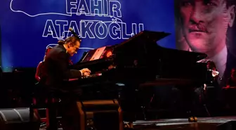 Fahir Atakoğlu, BUSADER İlkokulu yararına Bursa'da konser verdi