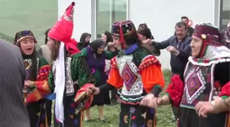 Damallı kadınlar yöresel Türkmen kıyafetleriyle düğünlere renk katıyor