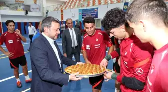 Yüreğir Belediye Başkanı Futsal U19 Milli Takımı'nı Ziyaret Etti