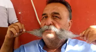 Hatay'da 40 Santimetreyi Bulan Bıyığıyla Tanınan Adam