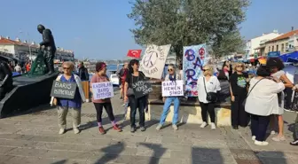 İzmir'de Kadınlar İsrail'i Protesto Etti