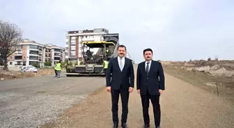 Balıkesir Büyükşehir Belediye Başkanı Yücel Yılmaz, OSB Yolu'nun 3. kısmındaki çalışmaları inceledi