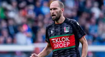 Sahada kalp krizi geçiren Bas Dost, futbola ara verdi