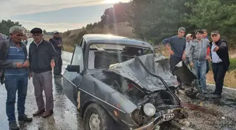 Manisa'da minibüs ile otomobil çarpıştı: 7 yaralı