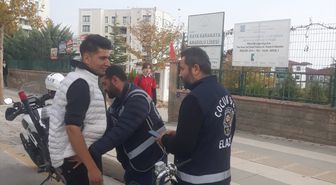 Elazığ'da Polis Ekipleri Okul Önlerinde Denetim Gerçekleştirdi