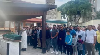 Seferihisar'da Eşi Tarafından Bıçaklanan Kadının Cenazesi Defnedildi