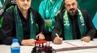 Konyaspor, Hakan Keleş ile resmi sözleşme imzaladı