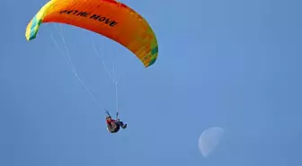 Adana'da Türkiye Yamaç Paraşütü Hedef Şampiyonası Finali Başladı