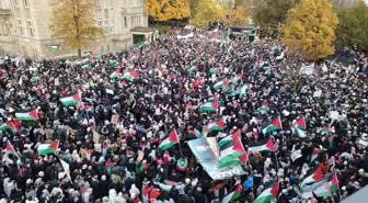 Düsseldorf'ta Filistin'e Destek Yürüyüşü Düzenlendi