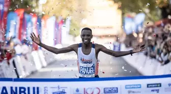 İstanbul Maratonu'nda Dereceye Giren Sporculara Ödülleri Takdim Edildi