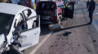 Ağrı'da iki otomobilin çarpışması sonucu 7 kişi yaralandı