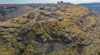 Diyarbakır'daki Zerzevan Kalesi'nde 1900 yıllık Mithras Tapınağı'nın anıtsal kapısına ulaşıldı