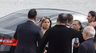 Ecevit'in kabrini ziyaret eden CHP lideri Özgür Özel'e ilk gününde protesto