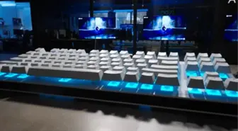 Alienware'den rekorlar kitabına girecek büyüklükte klavye ve mouse