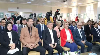 Davutoğlu: İnsanlık trajedisi varsa omuz omuza vermeliyiz