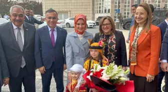 Aile ve Sosyal Hizmetler Bakanı Gaziantep'te Vali ile Toplantı Yaptı