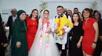 Zonguldak'ta düğünde damada ilginç takılar