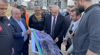 Elazığ Valisi Toraman, inşası süren deprem konutlarıyla ilgili incelemelerde bulundu Açıklaması