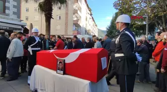 Hakkari'de trafik kazasında hayatını kaybeden polis memuru Trabzon'da defnedildi