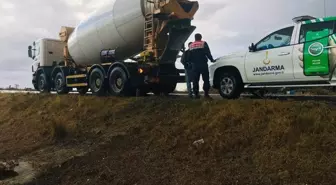 Edirne'de yol kenarına beton döken mikser şoförüne para cezası