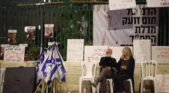 İsrailliler, Netanyahu'nun istifası için çadır kurdu