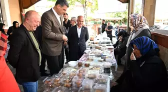 Kartepe Şevkatiye Mahallesinde Filistin'e Destek Amacıyla Hayır Panayırı Düzenlendi