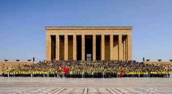 Fenerbahçeli taraftarlar Anıtkabir'i ziyaret etti