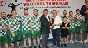 Ferizli'de düzenlenen voleybol turnuvasında şampiyon belli oldu