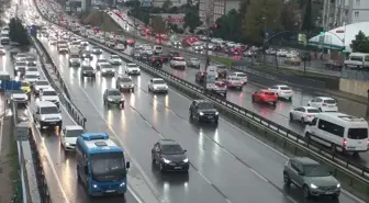 İstanbul'da yağmurun da etkisiyle trafik yoğunluğu yüzde 80'e çıktı